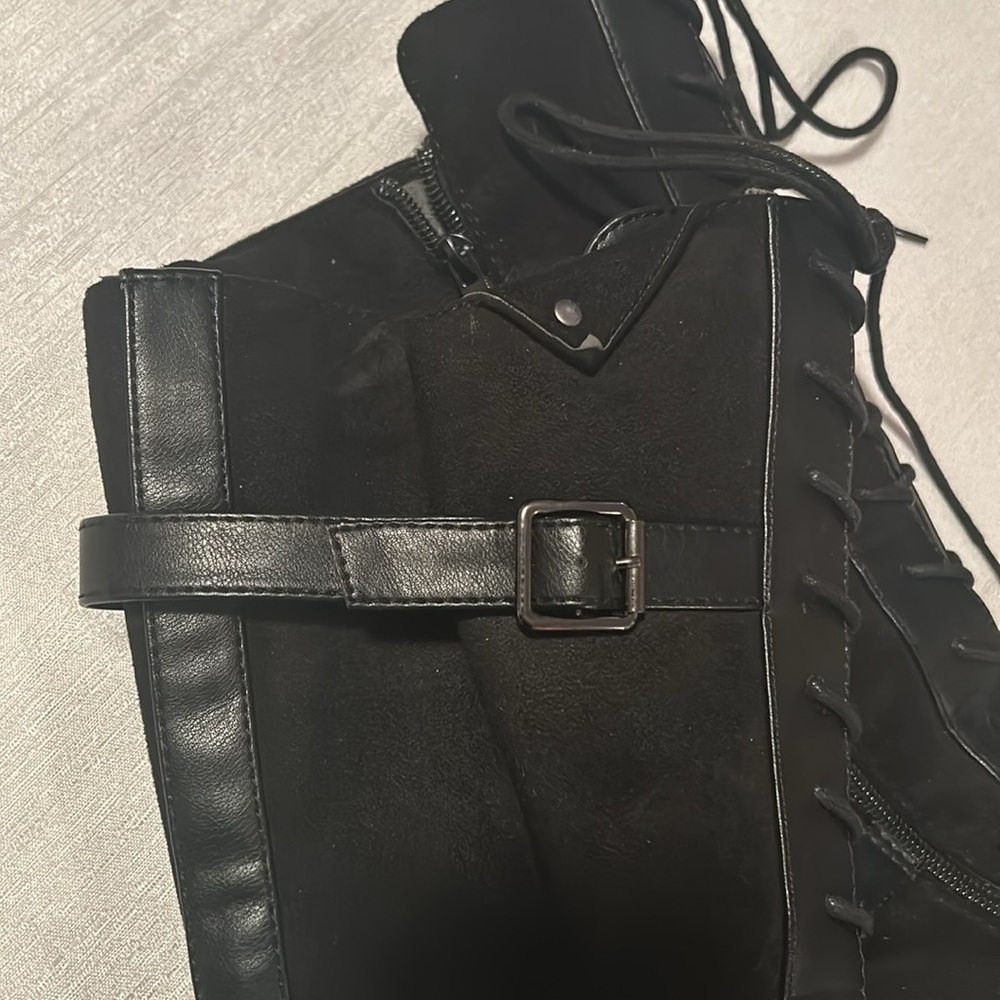 Central Point Tall Black Boot Heeled w Buckle & Cute design Size 10 Combat Style - Picture 2 of 15